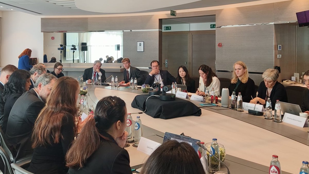 Politics After War (@pawscholars) on Twitter photo Delighted to discuss our practice guidance on Negotiating the Political Integration of Armed Groups at #EUCoP24 today <a href="/PAWscholars/">Politics After War</a> in partnership w <a href="/FBAFolke/">FBA (Folke Bernadotte Academy)</a> <a href="/swisspeace/">swisspeace</a> <a href="/BerghofFnd/">Berghof Foundation</a> w @MimmiSKovacs <a href="/DrGydaSindre/">Dr Gyda Sindre</a> <a href="/JacquiJYCho/">Jacqui Cho 정연</a> Véronique Dudouet Johanna-Maria Hülzer Delighted to discuss our practice guidance on Negotiating the Political Integration of Armed Groups at #EUCoP24 today <a href="/PAWscholars/">Politics After War</a> in partnership w <a href="/FBAFolke/">FBA (Folke Bernadotte Academy)</a> <a href="/swisspeace/">swisspeace</a> <a href="/BerghofFnd/">Berghof Foundation</a> w @MimmiSKovacs <a href="/DrGydaSindre/">Dr Gyda Sindre</a> <a href="/JacquiJYCho/">Jacqui Cho 정연</a> Véronique Dudouet Johanna-Maria Hülzer