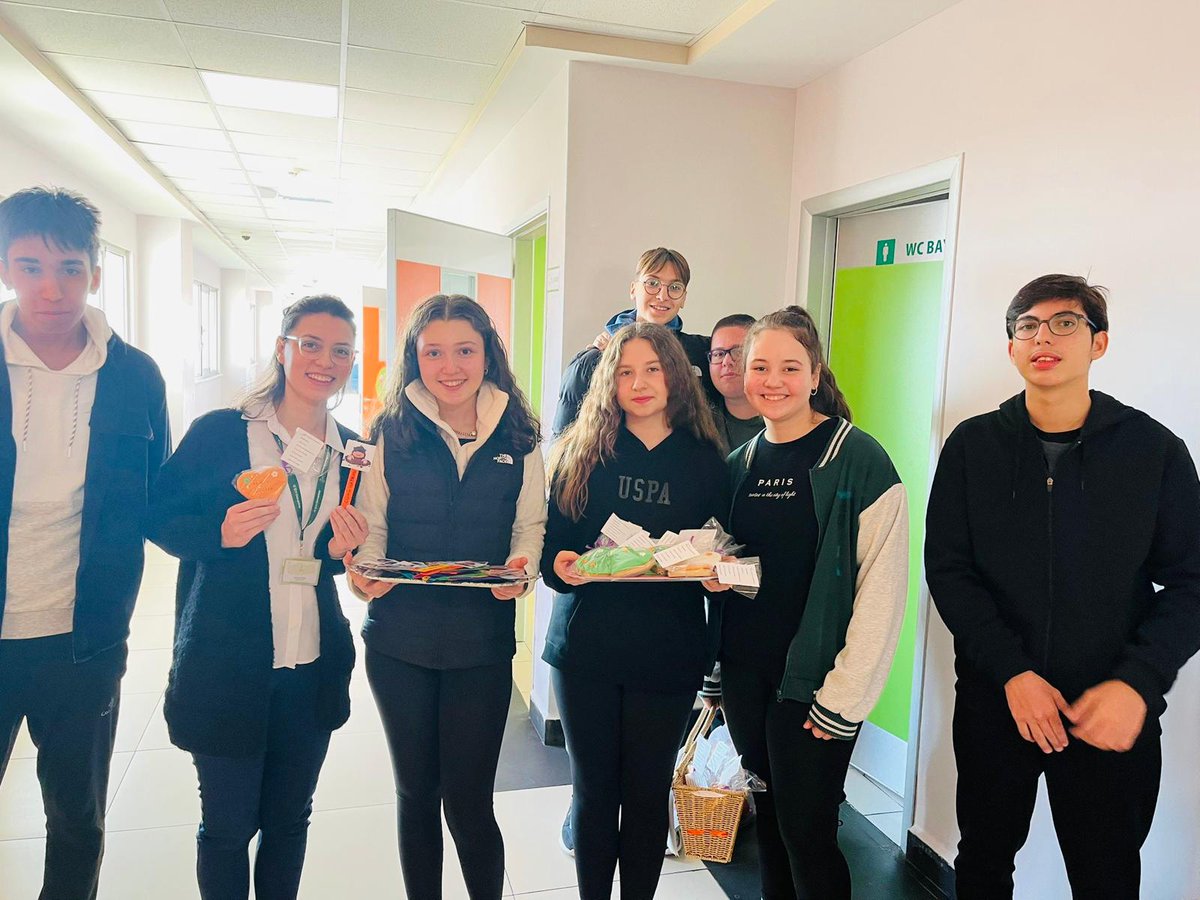 Her yıl 23 ekim tarihinde avogadro mol günü olarak kimyacılar ve kimya öğrecileri tarafından kutlanıyor. Anadolu Lisesi 9. ve 10.sınıf öğrencilerimiz etkinlik kapsamında tüm öğretmen ve öğrenci arkadaşları ile kutlamaları gerçekleştirdiler.<a href="/binici_yesim/">Yeşim Binici Köseoğlu</a>
<a href="/hseyindass/">hüseyin daş</a> <a href="/DogaOkullari/">Doğa Koleji</a>