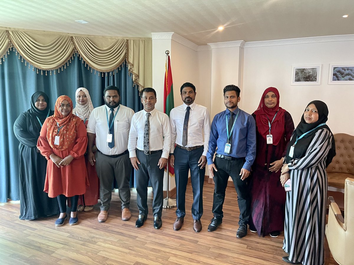 thulusdhoohc's tweet photo. ��ިނިސްޓަރ އޮފް ހެލްތް އަބްދުލް ނާޒިމް އާއި އެކު މިއަދު ބޭއްވުނު ބައްދަލުވުން.
މި ބައްދަލުވުމުގައި ތުލުސްދޫ ދާއިރާގެ މެމްބަރު އަލްފާޞިލް އިބްރާހީމް ނަސީމް އަދި މި މަރުކަޒުގެ ސީނިއާރ މެނޭޖްމަންޓް ވަނީ ބައިވެރިވެފަ. 

@MoHmv @IbreyNaseem @NimalHameedMV https://t.co/WuddCVSncp