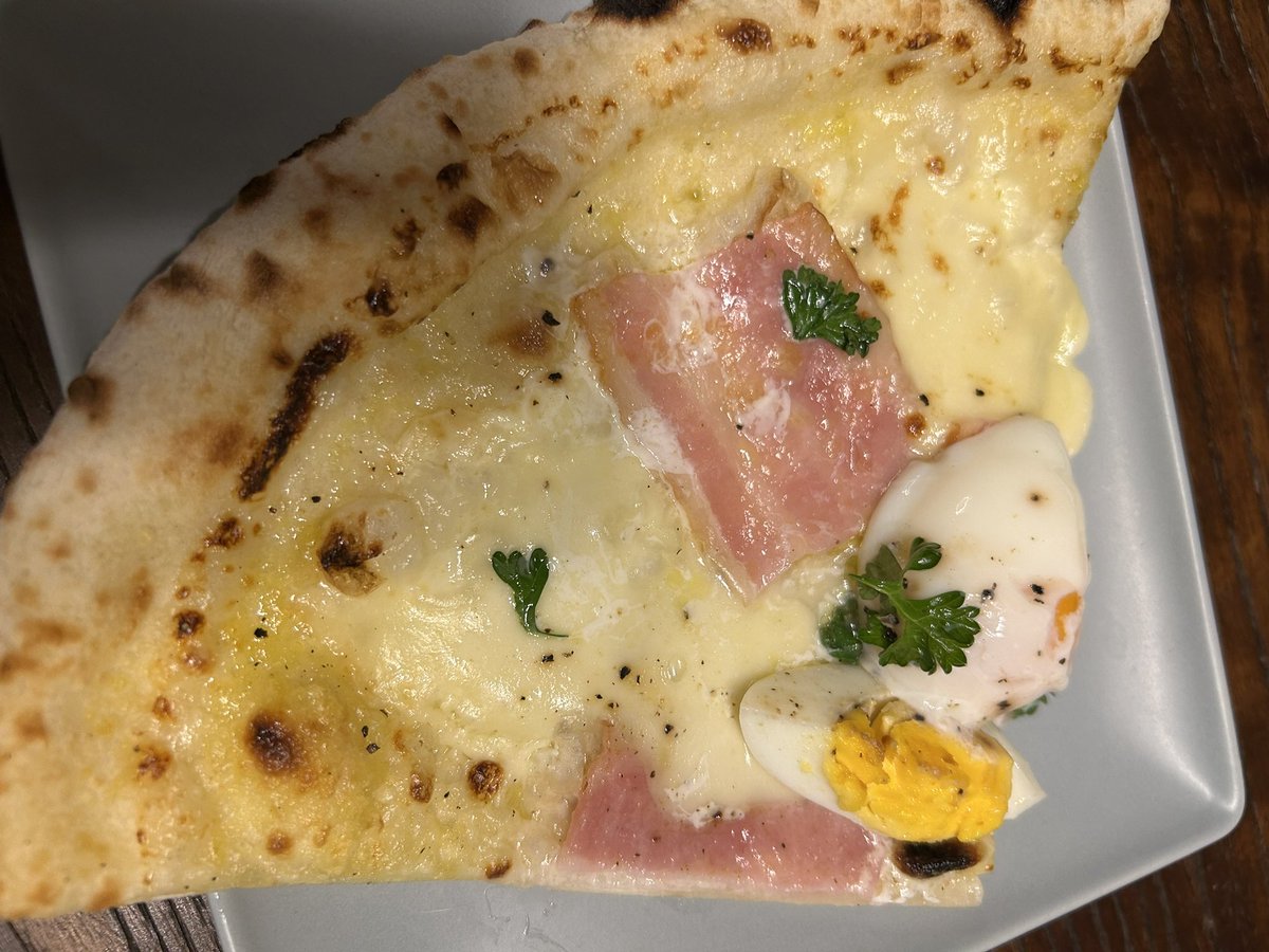 yas69sugar's tweet photo. 今日のディナーはキッチンカーで薪窯窯ピザを販売しているPortareさんのピザ。
月一のお楽しみなので前回より多めに購入!
いつも美味しいピザをありがとう♪最高☆
#Portare
#キッチンカー窯焼きピザ
#ポルターレ
#portarepizza
#portare https://t.co/Bb9ZoYjA9L