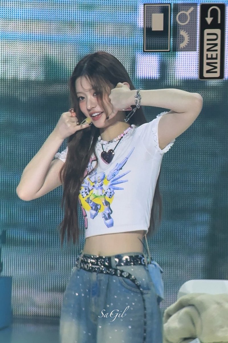 SaGil_0511's tweet photo. 241023 Showcase Pre

#민주 #MINJU #아일릿 #ILLIT https://t.co/c2wnBdkdLQ