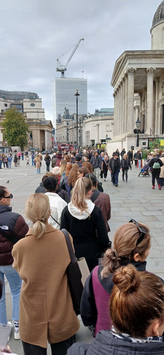 Trying to get into the <a href="/NationalGallery/">National Gallery</a> tragic. <a href="/JANUSZCZAK/">WALDEMAR JANUSZCZAK</a>