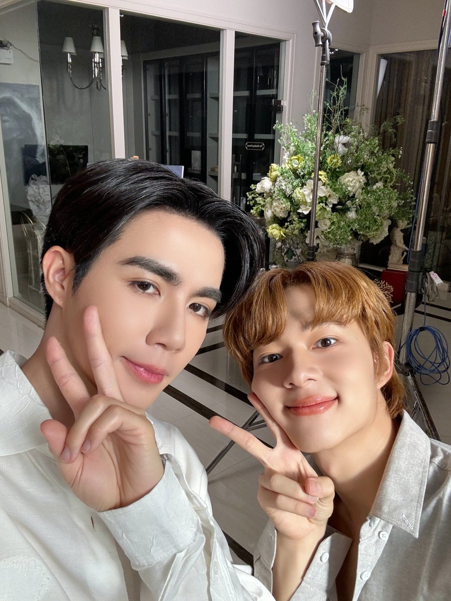 TheNextPrinceTH's tweet photo. ข้ามฟ้าเคียงเธอ The Next Prince Series 👑⚔️

ช่วงพักเบรกใน Q13 นี้ คุณหนูน้องคณินทร์กับองครักษ์พี่ชรัณเซลฟี่ภาพน่ารัก ๆ มากฝากทุกคนค่ะ 😚✌️

ฝากทุกคนส่งกำลังใจให้กันเยอะ ๆ เลยนะคะ 🥰

The Next Prince Q13
#ข้ามฟ้าเคียงเธอQ13 https://t.co/QCsByeEixi