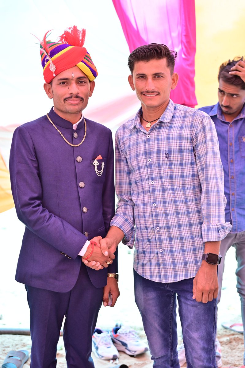 banka_dudi's tweet photo. सूखे पत्तो की तरह बिखरे है हम
किसी ने समेटा वो भी जलाने के लिए🫤
#Goodnigth 
#shubhratri https://t.co/FQ3zhi7FW9