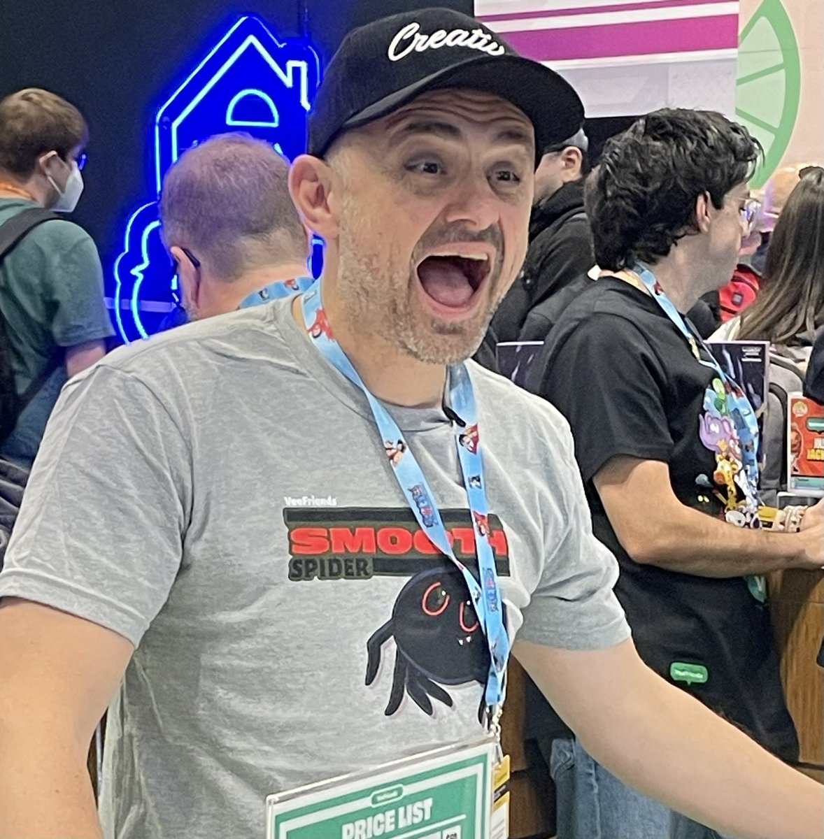 SifreMichelle's tweet image. 🌸💖This expression made me soooo happyyyy!!!!😂🫶🏼😂

This was @garyvee ‘s surprised face when he saw me as @veefriends  Jolly Jack-o 🥰 @NY_Comic_Con 😁

Thanks @joanimal_1 and @themichelleurso for the pictures😘

#veefam 🫶🏼