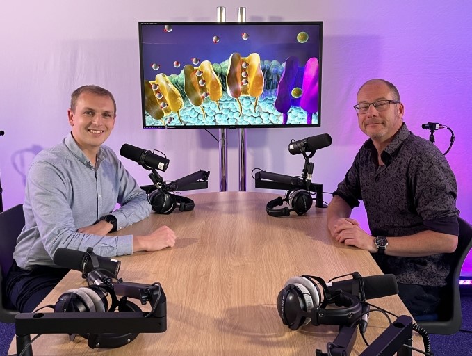 Aston University PR (@astonpress) on Twitter photo 🎙️|New podcast from <a href="/AstonOriginals/">Aston Originals</a> <a href="/AstonAIME/">Aston Institute for Membrane Excellence</a> on #GeneticEngineering
🧫Doug Browning tells <a href="/MattDerry90/">Matt Derry</a> how he is developing E.coli to produce membrane proteins
💉The proteins can be used to design and test drugs and develop new vaccines
👉tinyurl.com/3nnrbbbc 🎙️|New podcast from <a href="/AstonOriginals/">Aston Originals</a> <a href="/AstonAIME/">Aston Institute for Membrane Excellence</a> on #GeneticEngineering
🧫Doug Browning tells <a href="/MattDerry90/">Matt Derry</a> how he is developing E.coli to produce membrane proteins
💉The proteins can be used to design and test drugs and develop new vaccines
👉tinyurl.com/3nnrbbbc
