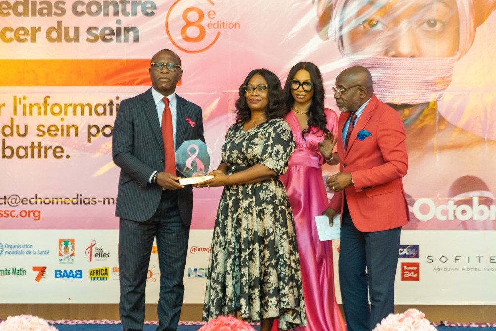 's tweet image. 𝗔𝗠𝗔𝗗𝗢𝗨 𝗖𝗢𝗨𝗟𝗜𝗕𝗔𝗟𝗬 𝗘𝗫𝗛𝗢𝗥𝗧𝗘 𝗟𝗘𝗦 𝗠𝗘𝗗𝗜𝗔𝗦 𝗔 𝗦’𝗘𝗡𝗚𝗔𝗚𝗘𝗥 𝗖𝗢𝗡𝗧𝗥𝗘 𝗟𝗘 𝗖𝗔𝗡𝗖𝗘𝗥 𝗗𝗨 𝗦𝗘𝗜𝗡
📷ci.ci/ewCC
#octobrerose
#MINCOM