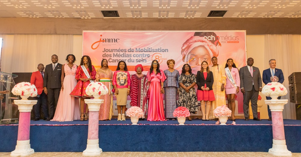 's tweet image. 𝗔𝗠𝗔𝗗𝗢𝗨 𝗖𝗢𝗨𝗟𝗜𝗕𝗔𝗟𝗬 𝗘𝗫𝗛𝗢𝗥𝗧𝗘 𝗟𝗘𝗦 𝗠𝗘𝗗𝗜𝗔𝗦 𝗔 𝗦’𝗘𝗡𝗚𝗔𝗚𝗘𝗥 𝗖𝗢𝗡𝗧𝗥𝗘 𝗟𝗘 𝗖𝗔𝗡𝗖𝗘𝗥 𝗗𝗨 𝗦𝗘𝗜𝗡
📷ci.ci/ewCC
#octobrerose
#MINCOM