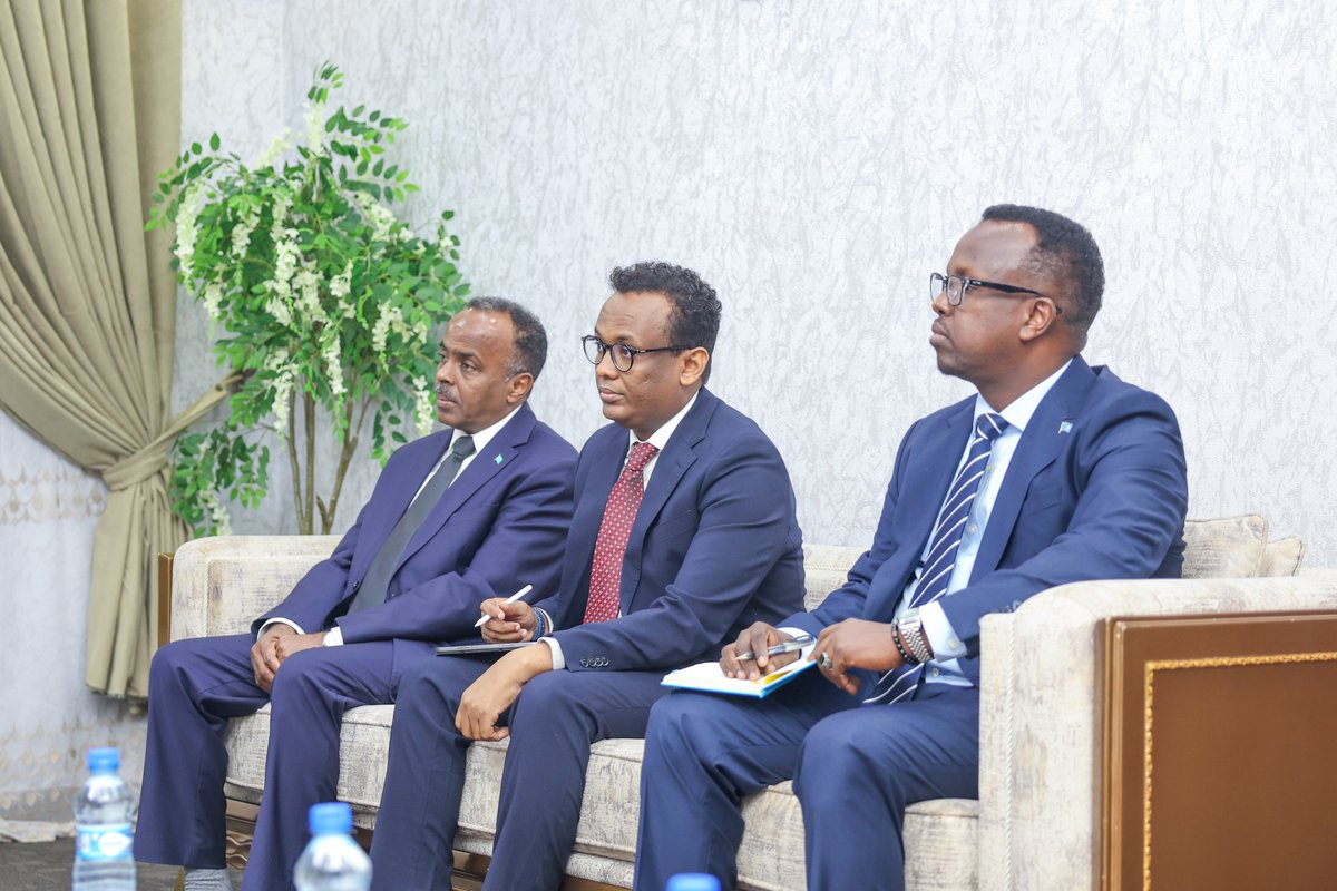 HamzaAbdiBarre's tweet photo. I had a productive meeting with Under-Secretary-General @UN_OpSupport, Atul Khare, on the security transitions. Collaborating with AU, UN, and international partners on post-ATMIS mission AUSSOM. Emphasised need for increased UN support to boost #Somalia's security capacity. https://t.co/CeAa7VGPJp
