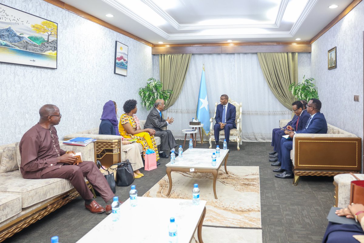 HamzaAbdiBarre's tweet photo. I had a productive meeting with Under-Secretary-General @UN_OpSupport, Atul Khare, on the security transitions. Collaborating with AU, UN, and international partners on post-ATMIS mission AUSSOM. Emphasised need for increased UN support to boost #Somalia's security capacity. https://t.co/CeAa7VGPJp