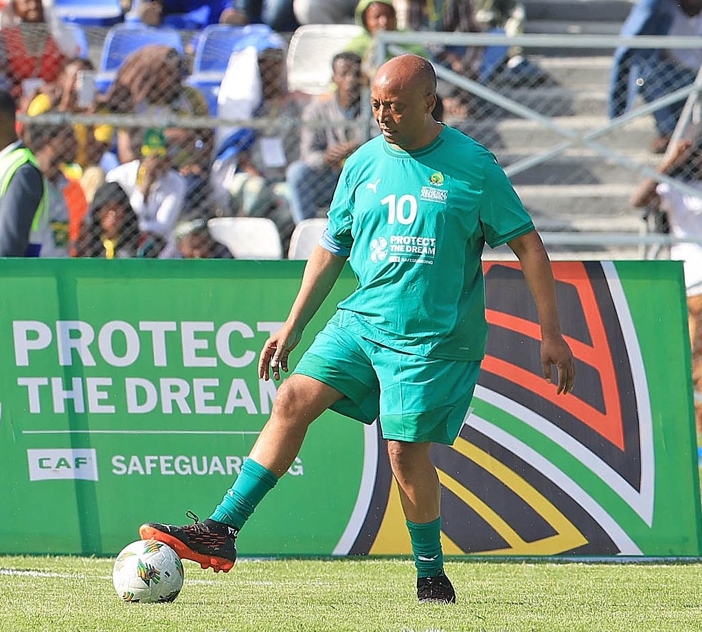 Luxolo September tweet media