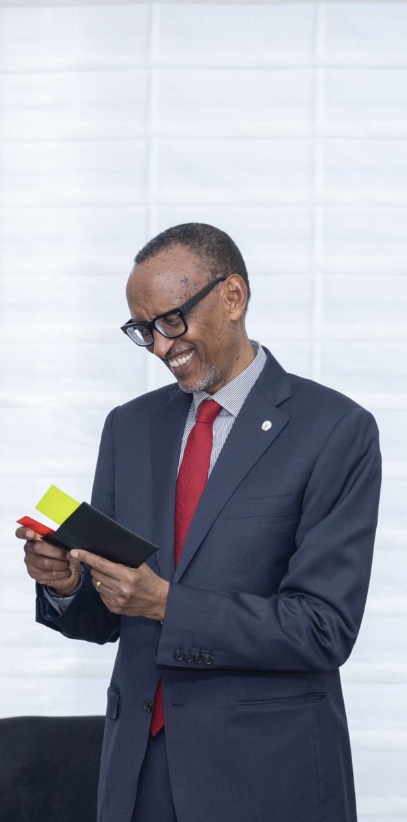 Uwimpuhwevava's tweet image. Happy Birthday H.E,Thank you for your visionary leadership, transforming Rwanda and elevating our nation on the global stage. 

As Rwanda proudly hands over its 2-year leadership of #CHOGM2022,we celebrate the incredible progress and achievements made under your leadership .