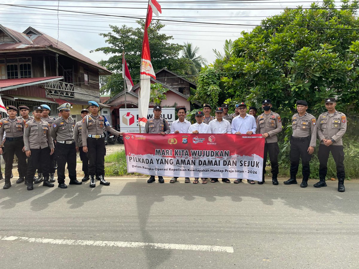 polreshst's tweet photo. Anggota Polres HST melaksanakan Patroli Sambang dalam rangka operasi mantap praja intan 2024

#divisihumaspolri 
#divisihumas 
#humaspolreshst https://t.co/sQ6lDvZB4f