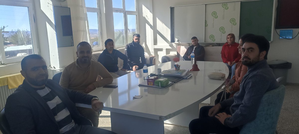 Çermik Akkoyunlu ve Yeşilova ilk/ortaokularını ziyaret ettik. Öğretmen arkadaşlarımızın sıkıntılarını dinledik.
İlgi ve alakalarından ötürü öğretmen ve idarecilerine teşekkür ederiz.