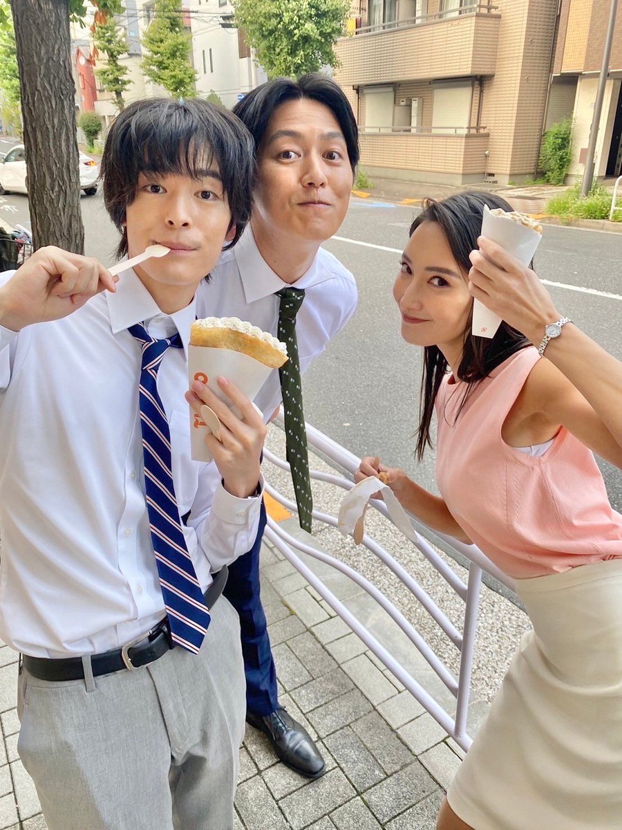 muno_no_taka_ex's tweet photo. 🦅オフショット🦅

鷹野・鶸田・雉谷の3人は営業部を出て外回りへ
ロケの合間に、おやつタイム🤗

第3羽 10月25日(金)よる11時15分！
第2羽も無料配信中🦅
https://t.co/ymyQVBrNiG…

#無能の鷹 
#無能ですが何か🤷‍♀️ 
@NANAO1028 @akihisa_shiono https://t.co/yNouMMSroJ