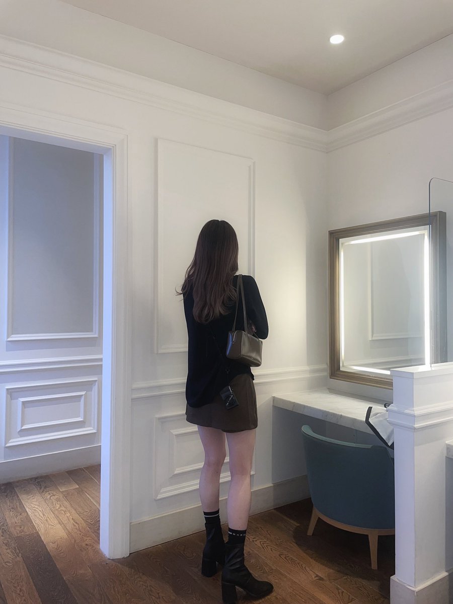 スカートとバッグブラウンで合わせたらかなり秋っぽくなった🍂✨