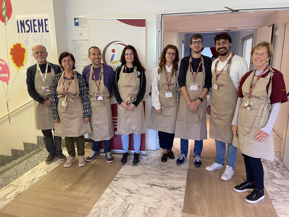 È tornato a trovarci un nuovo team di #crediteagricolevitaeassicurazioni!

Persone fantastiche che hanno scelto di indossare il mitico #grembiule e servire i #pasti in #mensa.

#creditagricolevitaeassicurazioni #volontariatoaziendale #solidarietà #volontariato #sorrideresempre