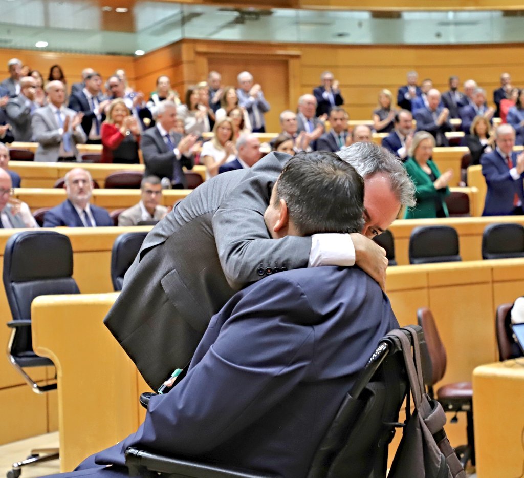 gpssenado's tweet photo. La #LeyELA está de camino al BOE. 
Hoy es el día para visibilizar esta enfermedad y para poner en valor el esfuerzo y dedicación de familiares y cuidadoras/es.

El @PSOE siempre estará con la gente. Haciendo leyes para avanzar en derechos y en bienestar. https://t.co/JT668WWyQY