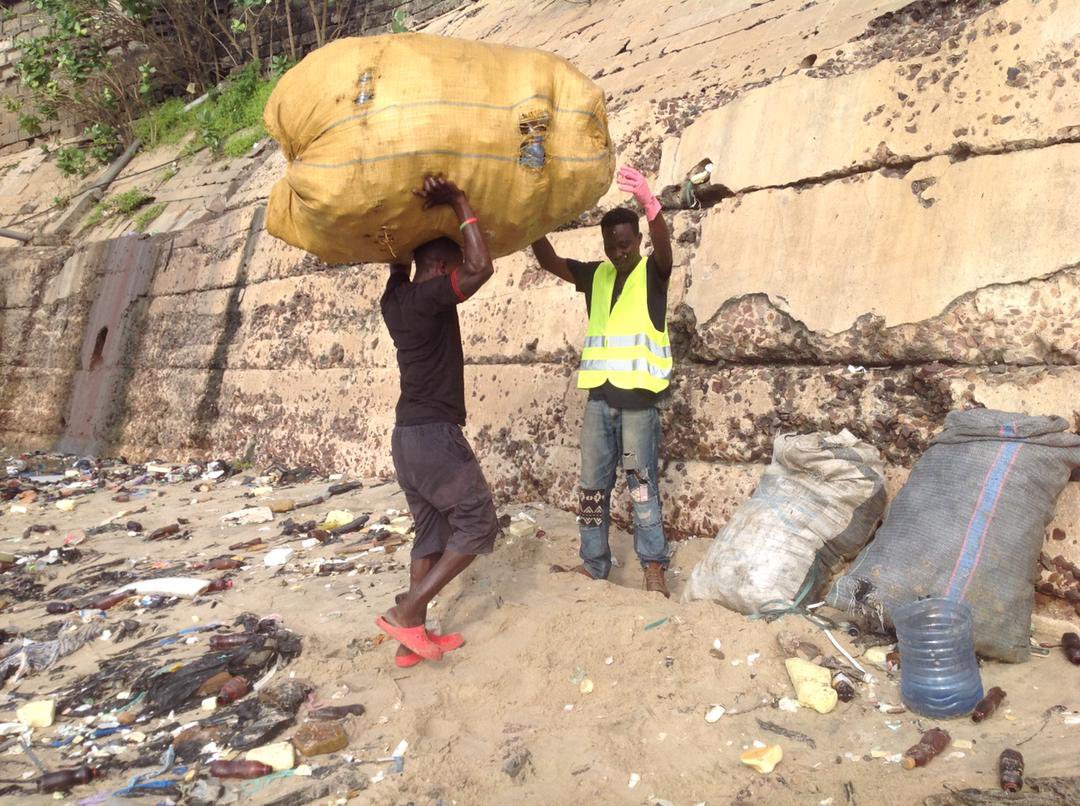 Unwaste.io tweet media