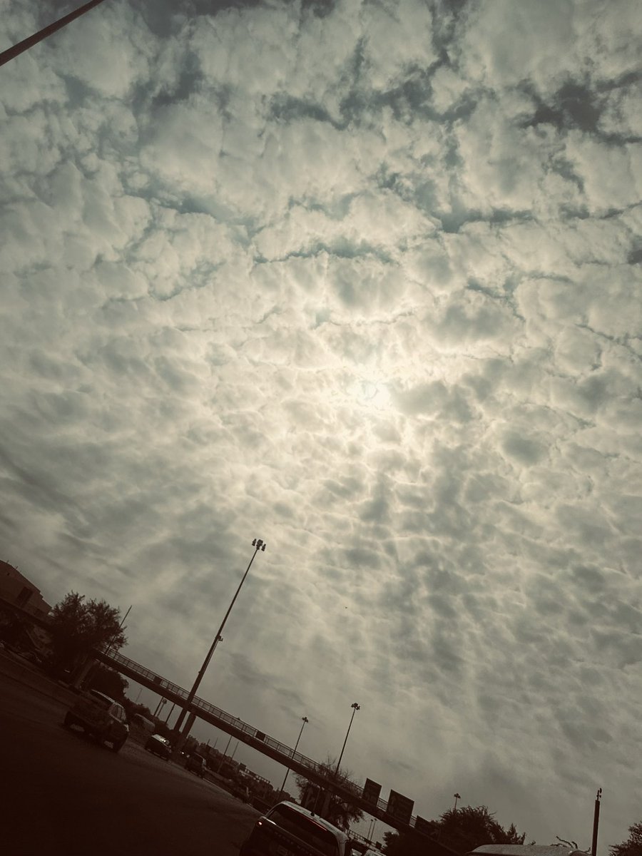 AlyaaAls's tweet photo. بدل الشمس ضوت شموس ☁️🌞🌞🌞❤️ https://t.co/NLduLUf6Vt