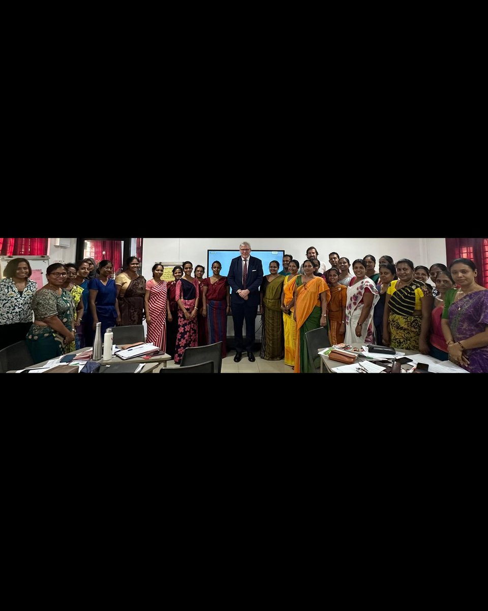 lkBritish's tweet image. We facilitated a visit: British High Commissioner HE Andrew Patrick to Kurunegala Regional English Language Support Centre (RESC). He joined in a teacher training session, led by Provincial Coordinator Himadari Jayasinghe.   
#EnglishProgrammes