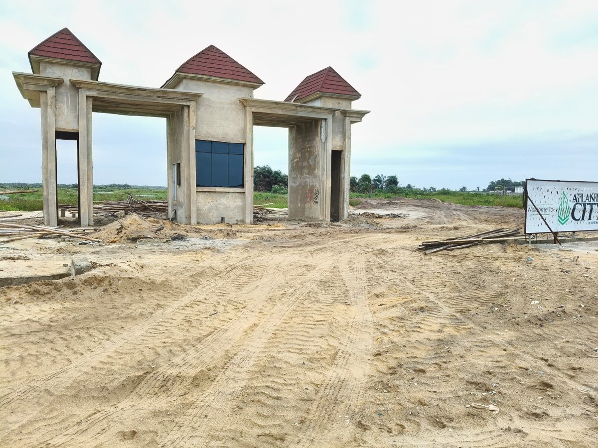 PaigePrecious2's tweet photo. *ATLANTIC CITY 2.0 BY AYHOMES*

Introducing Atlantic City , where luxury meets affordability, situated behind Novare Mall Sangotedo.

*PROPERTY DETAILS*
•Price: 45M
•Size: 500SQM

•Location: behind Novare Mall Sangotedo

•Tittle: LAMORIYO VILLAGE EXCISION 
Call 07042530368 https://t.co/X42kQMiIfa