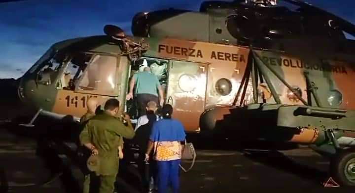 DiazCanelB's tweet photo. Mi abrazo al valiente niño Yodelmis Furones Matos, evacuado en un helicóptero de las #FAR para ser operado exitosamente en Santiago de Cuba. Gracias a los que lo hicieron posible con el amor y el cuidado que merece nuestra niñez.  

#FuerzaGuantánamo https://t.co/Du77yRDxjY