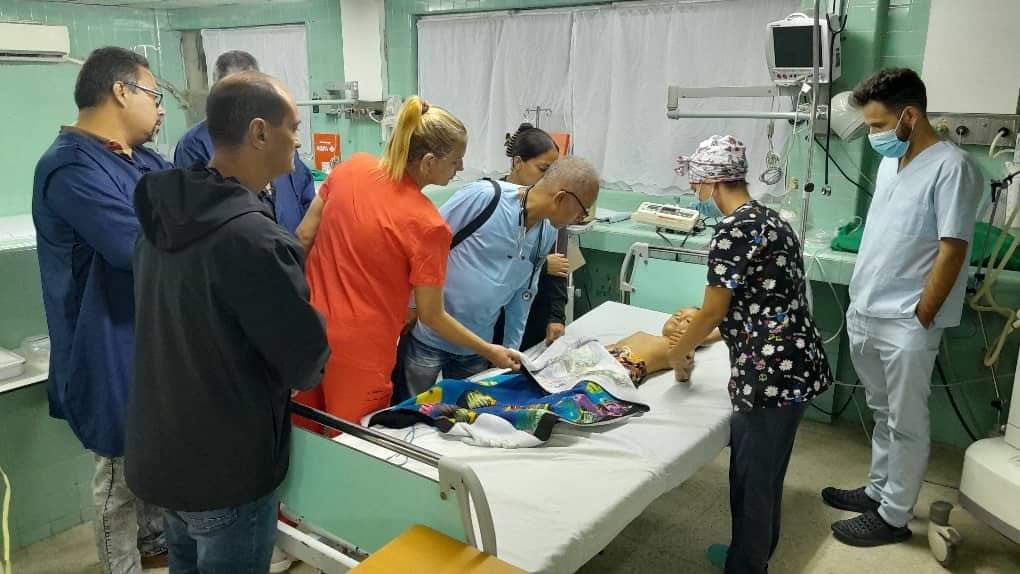 Mi abrazo al valiente niño Yodelmis Furones Matos, evacuado en un helicóptero de las #FAR para ser operado exitosamente en Santiago de Cuba. Gracias a los que lo hicieron posible con el amor y el cuidado que merece nuestra niñez.  

#FuerzaGuantánamo