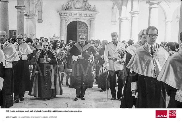 #TalDíaComoHoy, 23-10-1969, arrancaba el antiguo Centro Universitario de #Toledo, #CUT, recuperándose los estudios superiores, suprimidos en 1845. El #CUT y otros que abrieron después en otras provincias fueron los precedentes de la actual #UCLM. #campusDeToledo #enseñanza