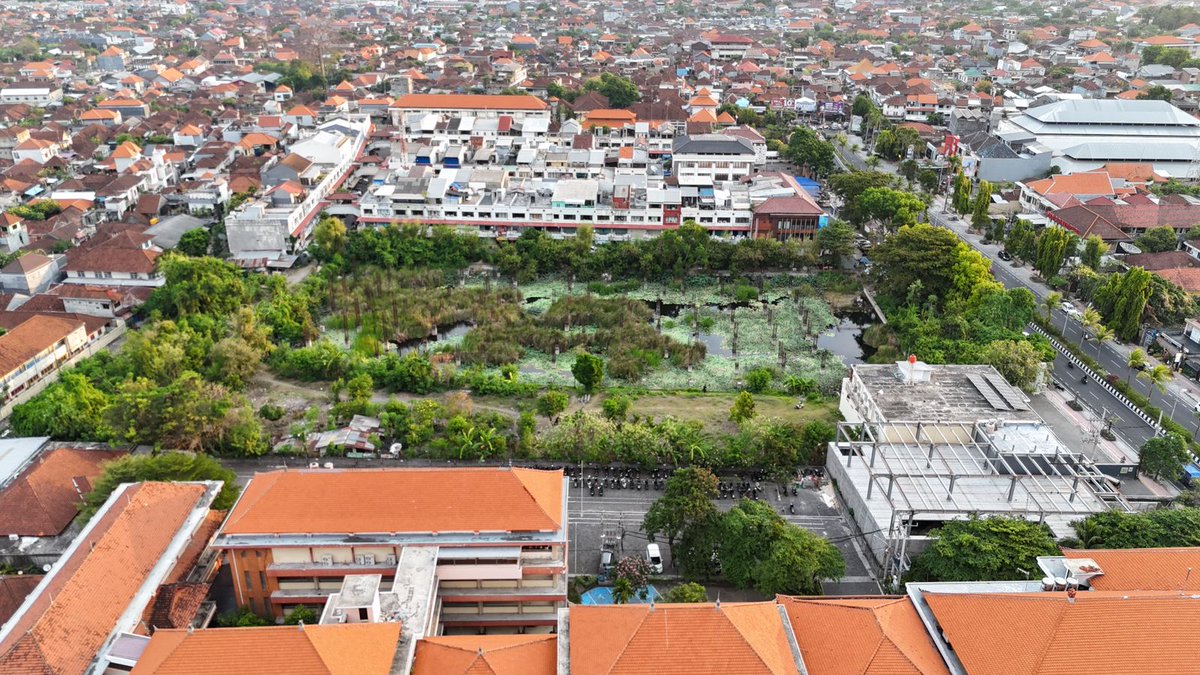 mikeejo's tweet photo. @ridwanhr Dijual tanah 1,33 hektar di Bali tepatnya jantung kota Denpasar, jalan utama Sudirman 

Luas tanah      133.10are
Lebar depan     65meter
Hadap barat
Zone perdagangan &amp; jasa
Shgb freehold 
Harga 2.5M/are https://t.co/ppP1ephPoA