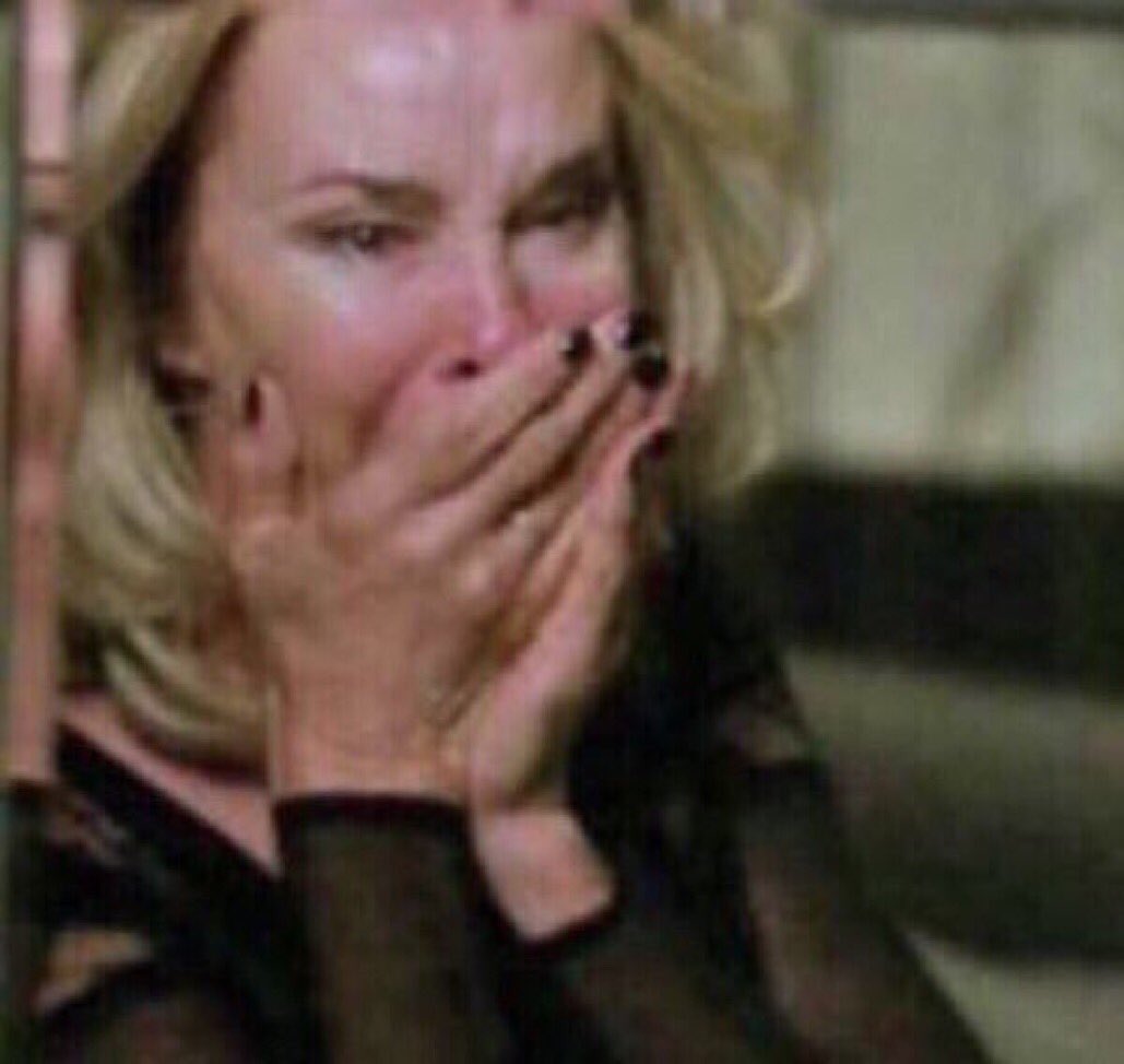 BEYSOWN's tweet photo. Oh she'll listen to RENAISSANCE for the first time........ https://t.co/m4kar9kn6t