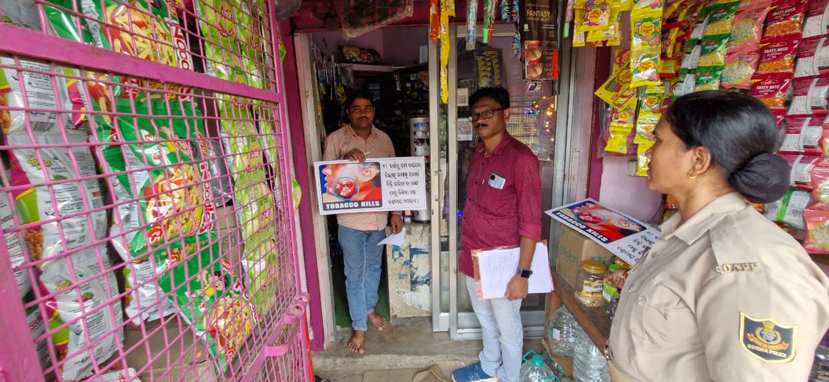 nhmdeogarh's tweet photo. Enforcement under COTPA during Tobacco Free Youth Campaign 2.0 at Kundheigola Police Station area of Deogarh district, Odisha. https://t.co/TvUG7SelED