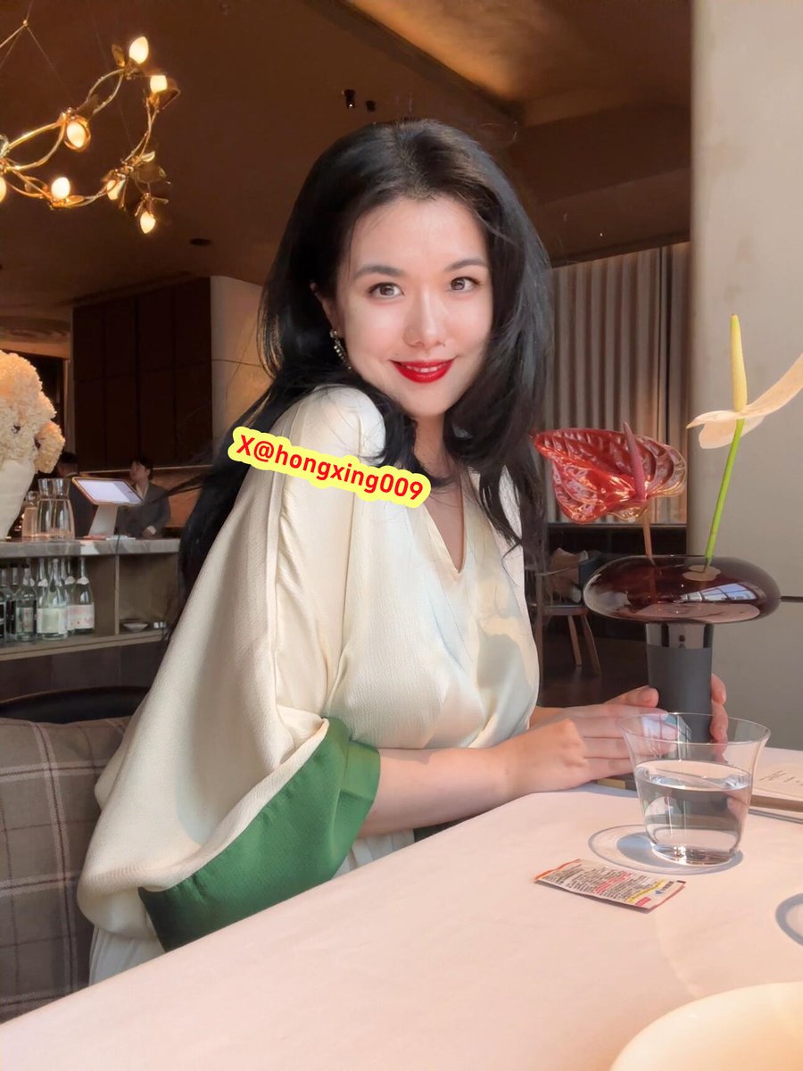 优雅端庄的美熟女是每个男孩的梦想 https://t.co/0haeeVKyxe