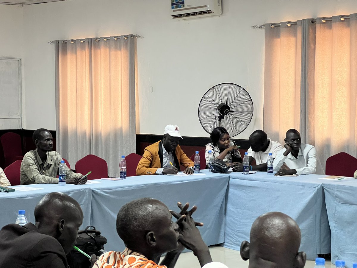 ujossofficial's tweet photo. #SouthSudan| Today with National Media Authority, @Peaceforce &amp; with the support of  @EUinSouthSudan, we’re in a two day engagement disseminating the Ethical Code of conduct for journalists in Aweil. A key tool for ethical journalism. @MajackD https://t.co/mc5EuWXLo2