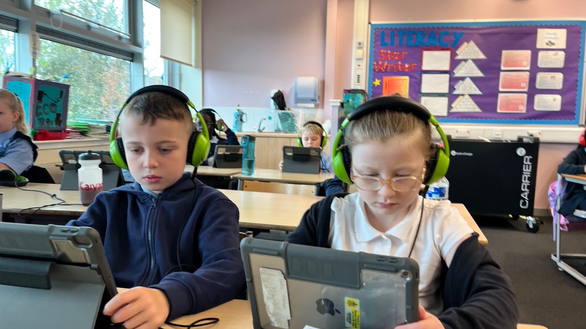 StBernardsPS's tweet image. 🚀⭐️ Today for #EUCodeWeek P4b started their own Whack-a-mole arcade game project using @MSMakeCode   Fun creativity and challenge👨💻with collaboration to make sure the games work properly! 👏 @CodeWeekEU @DL_for_All