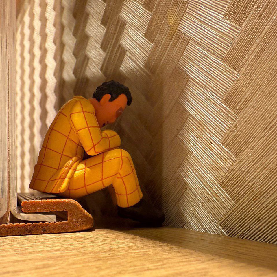 این مدل عکسایی که بکهیون برامون میفرسته  خیلی فان و‌ کیوت و بامزس و  واقعا منو میخندونه ولی یه بخش وسواسی تهه مغزم هست که به چیز خوبی فکر نمیکنه و باعث میشه کلی راجبش اورثینک کنم
نمیخوام زیاد بازش کنم فقط امیدوارم اگه منظورمو فهمیدین بیاین بگین دارم چرتو پرت میگم و چیز جدی نیست