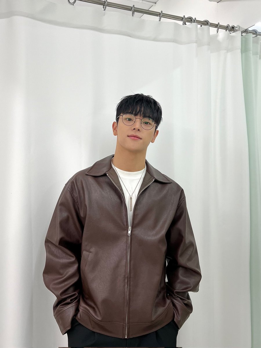 spainkimwoojin's tweet image. [WEVERSE💙] 24.10.23 Actualización de Kim Woojin en Weverse

"Otoño🍂"

🖇weverse.io/kimwoojin/arti…

#KIMWOOJIN #김우진 #Kustomade #ILIKETHEWAY #KIMWOOJIN_ILIKETHEWAY