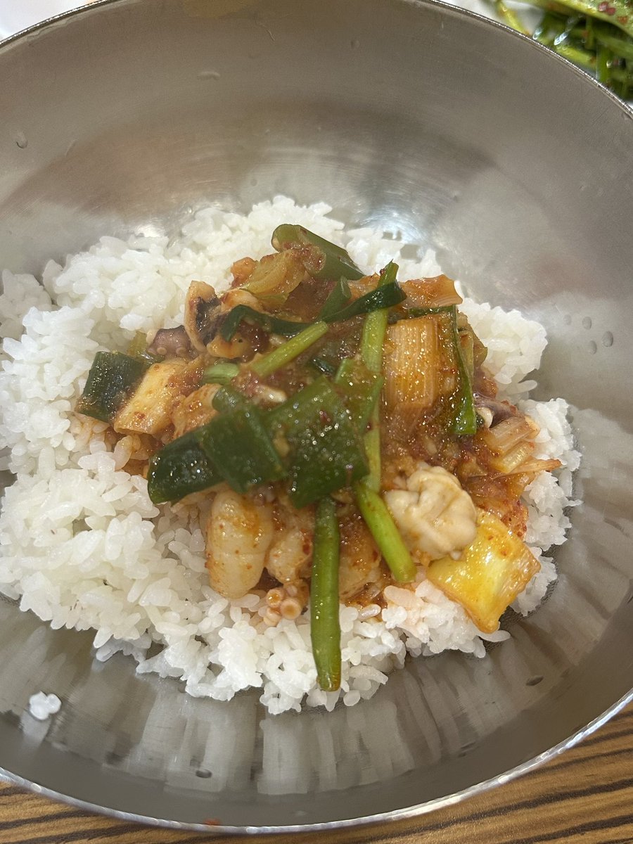ruu34__'s tweet photo. 釜山いったら絶対食べて！ってすすめる料理”ナッコプセ“ 🥺
釜山発祥の料理でタコとホルモン、エビをウマ辛ダレで煮込んだ料理なんだけど、これご飯何杯でもいける、、
✅辛さの調節可
✅24時間営業
正直サムギョプサルとかタッカルビとか食べ飽きた…って人にオススメ🫶🏻 https://t.co/hM0WKhtjWX