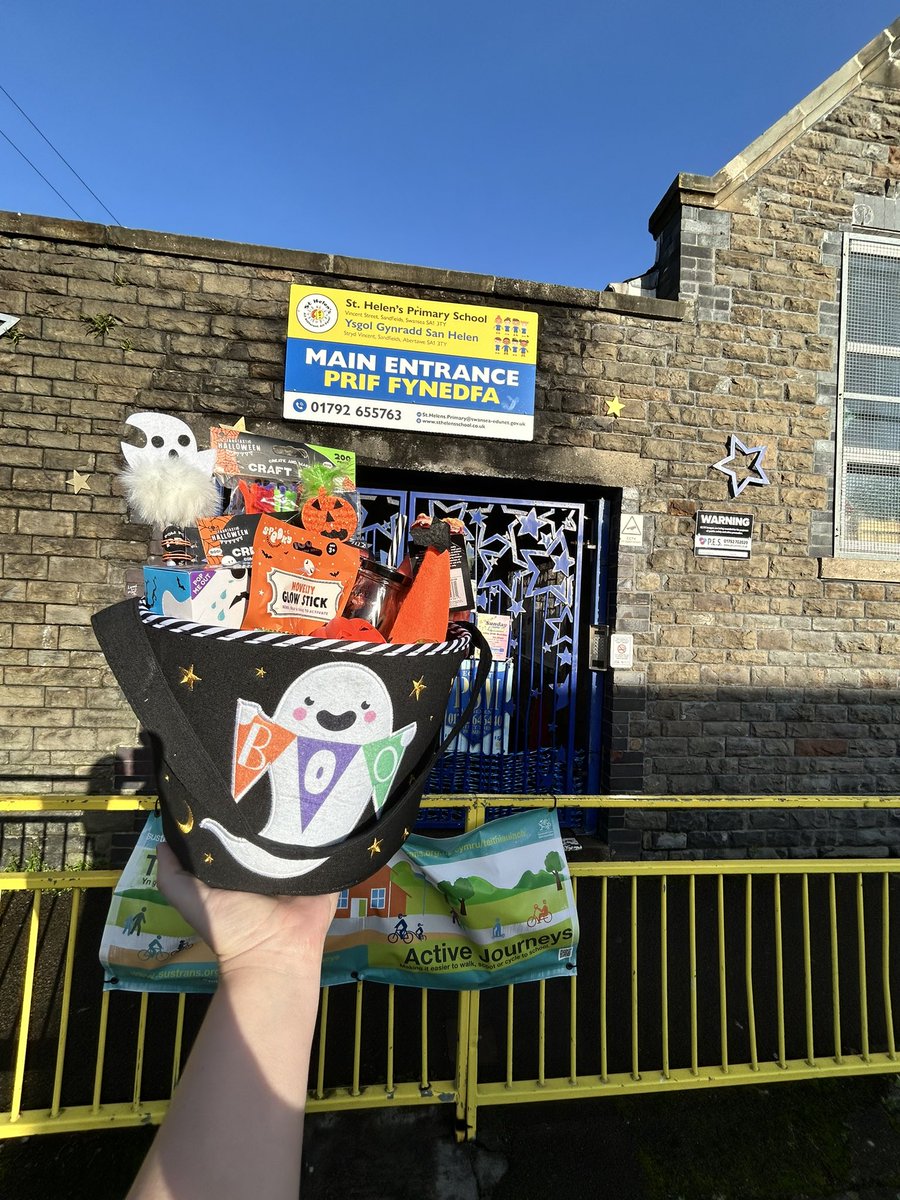 NDEJadeArdolino's tweet photo. Congratulations to Amna at @sthelensp for winning our Swansea Halloween competition! 🧙🎃

Thank you for taking part and enjoy your Halloween treats! 👏🏼👏🏼

@ndeducation @NDEKirstyM https://t.co/pQq8hd5jZy