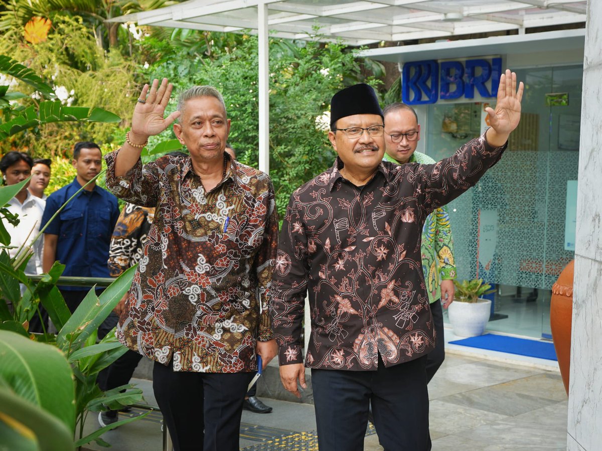 Perbaikan Data Terpadu Kesejahteraan Sosial (DTKS) jadi prioritas utama dalam 100 hari kerja Menteri Sosial Saifullah Yusuf dan Wakil Menteri Sosial Agus Jabo Priyono. 

#KemensosHadir 
#Kemensos