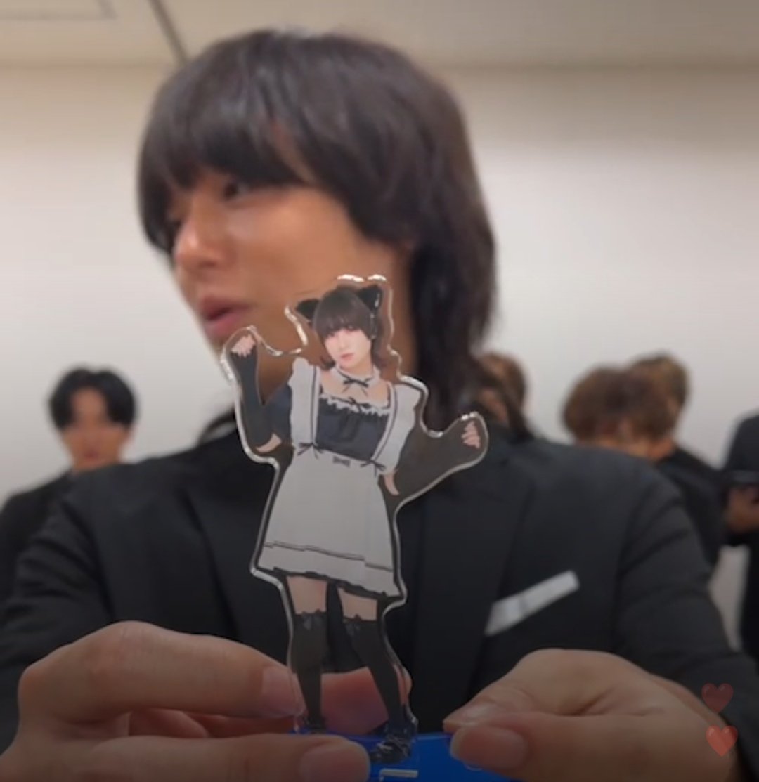 伊野尾慧セルフプロデュース・ 猫耳ニーハイメイド服アクスタ】 照れ