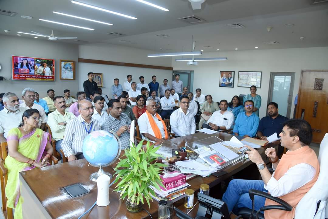 prafulpbjp's tweet photo. અખિલ ભારતીય રાષ્ટ્રીય શૈક્ષિક મહાસંઘ ગુજરાત દ્વારા વર્ષ ૨૦૨૪ થી વર્ષ ૨૦૨૭ સુધીના સમયગાળા માટે મુખ્ય પ્રાંત ટીમ થી લઈને નવ સંવર્ગના તમામ હોદ્દેદારોએ સ્વર્ણિમ સંકુલ-૨, ગાંધીનગર ખાતે શુભેચ્છા મુલાકાત લીધી. https://t.co/wHGi4sxdSC