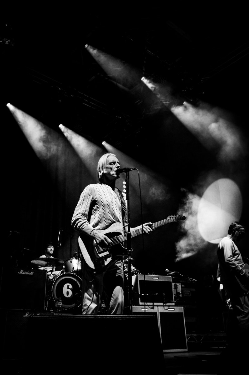 TheHallsWolves's tweet photo. Last night with the one and only @paulwellerHQ with support from @LiamBailey!

📸: @Jodiphotography https://t.co/0fFRFDTO7l