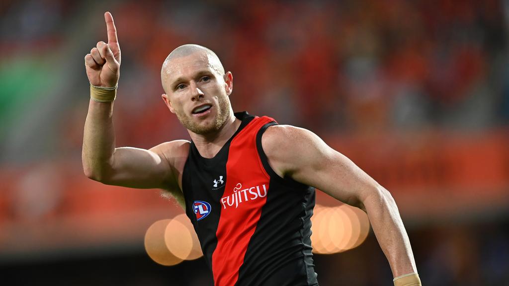 EX-BOMBER NICK HIND TO PALMERSTON:

Recently delisted Essendon player Nick Hind will play for NTFL club Palmerston. The 30-year-old was in discussions with at least one other club in the Top End, but has decided on joining the Magpies.

📸 – Getty Images