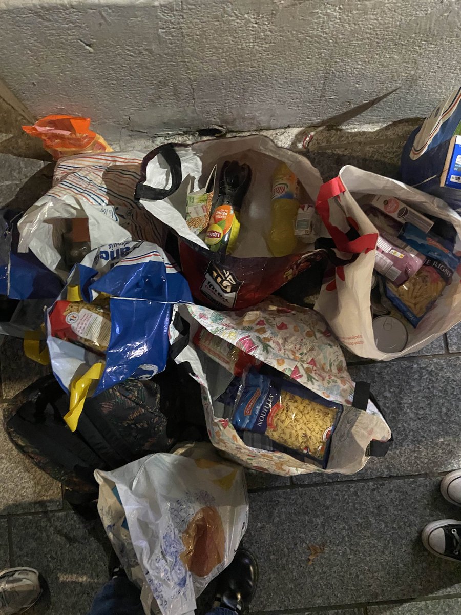🔴 Collecte alimentaire en soutien aux mineurs d’autonoMIE

👉 Nous avons organisé ce soir une collecte de produits alimentaires et hygiéniques pour les mineurs non accompagnés du collectif AutonoMIE qui ont à nouveau été expulsés de leur squat par la préfecture