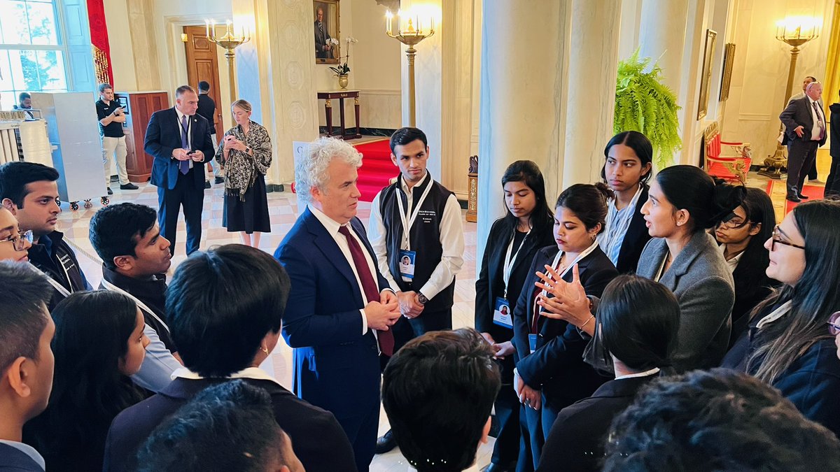 DexterityGlobal's tweet photo. “You guys are the best of the best!”, remarked the White House Chief of Staff as Graduates and Fellows of Dexterity greeted him at the White House.

In an awe-inspiring address, former member of the Facebook Board of Directors and the Obama Cabinet, the current White House Chief of Staff Mr. Jeff Zients shared his incredible journey in public and private sector and reflected on his experiences working under President Obama and President Biden.