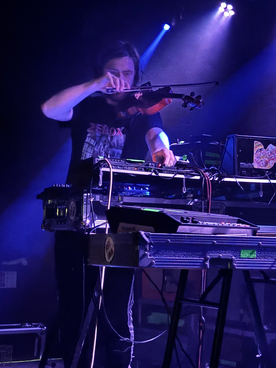 Here’s ⁦<a href="/katesbush/">katesbush</a>⁩ from Benefits showing the BBC Young Musicians of the Year how it should be done.