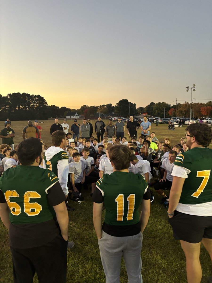 Apex High School Football (@apexfb) on Twitter photo Players given back to their community! Thank you Apex Pop Warner Football and Cheer for the invite to speak.
fb.watch/voDCjvl57w/. Good Luck this weekend! <a href="/ApexHighSchool/">Apex High School</a> <a href="/CoachMozerka/">Felton Grove HS Football Head Coach</a> <a href="/BradyMathews15/">Brady Mathews</a> <a href="/liamrodriguez66/">Liam Rodriguez</a> <a href="/jayhale2025/">Jay Hale</a> <a href="/apexhsathletics/">Apex Athletics</a> Players given back to their community! Thank you Apex Pop Warner Football and Cheer for the invite to speak.
fb.watch/voDCjvl57w/. Good Luck this weekend! <a href="/ApexHighSchool/">Apex High School</a> <a href="/CoachMozerka/">Felton Grove HS Football Head Coach</a> <a href="/BradyMathews15/">Brady Mathews</a> <a href="/liamrodriguez66/">Liam Rodriguez</a> <a href="/jayhale2025/">Jay Hale</a> <a href="/apexhsathletics/">Apex Athletics</a>