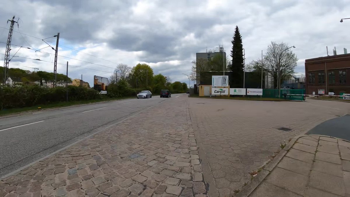 Vorhaben: Bahnquerung Hafenbahn (Veloroute 10)

veloroute.hamburg/article/2021-1…

Hafenbahn-Querung als Lückenschluss für Radroute 10 wohl nicht möglich. Studie soll alternative Wege finden.