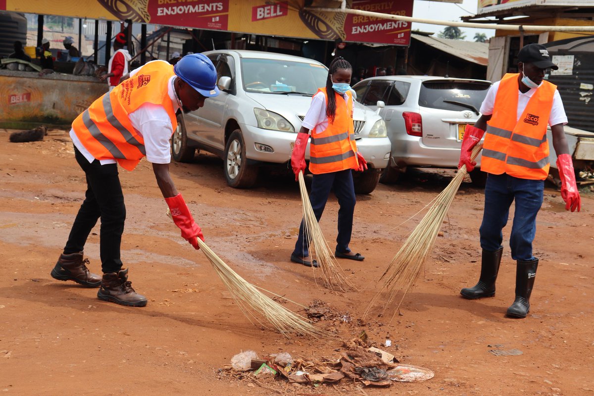 Vijanaimpact's tweet photo. No place left untouched! Every corner of Portbell, from the streets to the water shores, got a fresh clean thanks to an amazing community effort. 💧🌿 Huge thanks to @UgandaBreweries @civactug @HolisticActions &amp; all who joined us for this impactful day. #keeplakevictoriaalive https://t.co/lTXVn7tlpn
